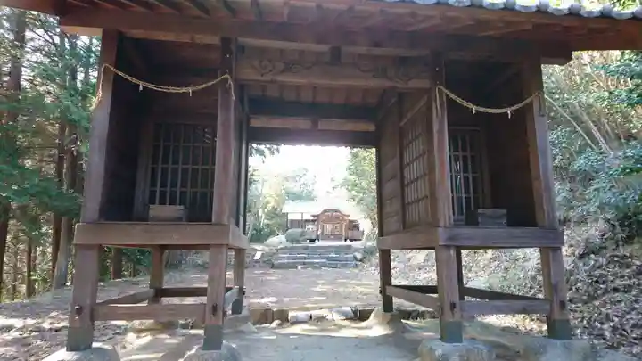鴨布勢神社の山門・神門