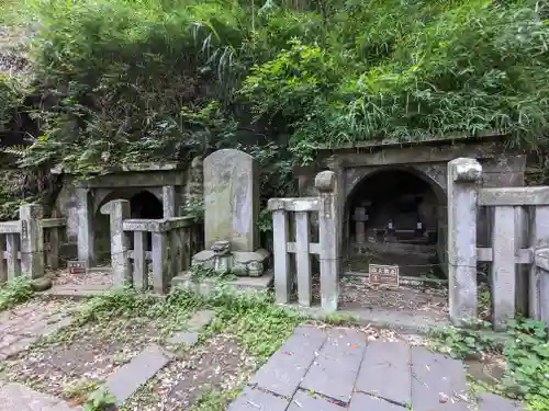 白旗神社(西御門)のお墓