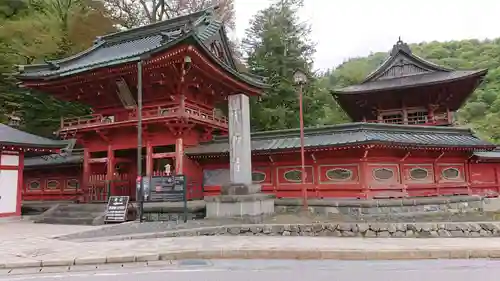中禅寺の山門・神門