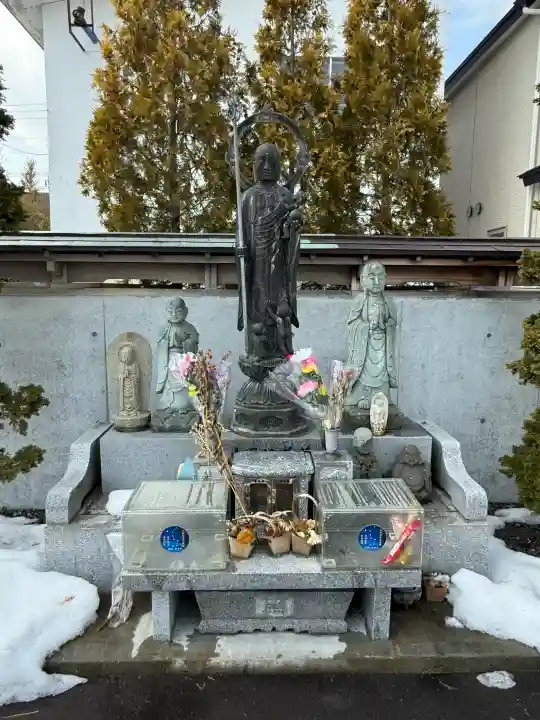 妙見寺の{uncategorized: "未分類", other: "その他", undefined: "問題あり", building: "その他建物", grave: "お墓", sacred_gate: "鳥居", guardian: "狛犬", statue: "像", buddha: "仏像", history: "歴史", nature: "自然", garden: "庭園", animal: "動物", pagoda: "塔", temizu: "手水舎", mountain_gate: "山門・神門", sanctuary: "本殿・本堂", subordinate: "末社・摂社", art: "芸術", scenery: "景色", jizo: "地蔵", ema: "絵馬", goshuin: "御朱印", omikuji: "おみくじ", items: "授与品その他", amulet: "お守り", goshuincho: "御朱印帳", eats: "食事", festival: "お祭り", votive_dance: "神楽", shichigosan: "七五三参", wedding: "結婚式", experience: "体験その他", initially: "初詣", around: "周辺", anti_infection: "感染症対策"}