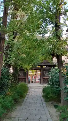 檀王法林寺（栴檀王院無上法林寺）の山門・神門