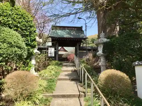 東泉寺の山門