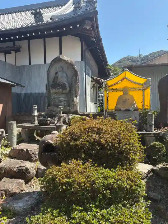 善澄寺の{uncategorized: "未分類", other: "その他", undefined: "問題あり", building: "その他建物", grave: "お墓", sacred_gate: "鳥居", guardian: "狛犬", statue: "像", buddha: "仏像", history: "歴史", nature: "自然", garden: "庭園", animal: "動物", pagoda: "塔", temizu: "手水舎", mountain_gate: "山門・神門", sanctuary: "本殿・本堂", subordinate: "末社・摂社", art: "芸術", scenery: "景色", jizo: "地蔵", ema: "絵馬", goshuin: "御朱印", omikuji: "おみくじ", items: "授与品その他", amulet: "お守り", goshuincho: "御朱印帳", eats: "食事", festival: "お祭り", votive_dance: "神楽", shichigosan: "七五三参", wedding: "結婚式", experience: "体験その他", initially: "初詣", around: "周辺", anti_infection: "感染症対策"}