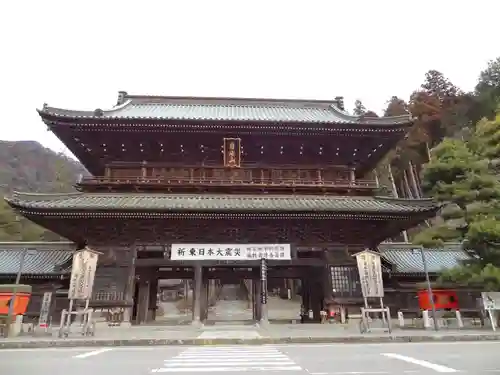久遠寺の山門・神門
