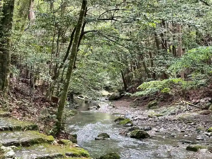 瀧原宮(皇大神宮別宮)の{uncategorized: "未分類", other: "その他", undefined: "問題あり", building: "その他建物", grave: "お墓", sacred_gate: "鳥居", guardian: "狛犬", statue: "像", buddha: "仏像", history: "歴史", nature: "自然", garden: "庭園", animal: "動物", pagoda: "塔", temizu: "手水舎", mountain_gate: "山門・神門", sanctuary: "本殿・本堂", subordinate: "末社・摂社", art: "芸術", scenery: "景色", jizo: "地蔵", ema: "絵馬", goshuin: "御朱印", omikuji: "おみくじ", items: "授与品その他", amulet: "お守り", goshuincho: "御朱印帳", eats: "食事", festival: "お祭り", votive_dance: "神楽", shichigosan: "七五三参", wedding: "結婚式", experience: "体験その他", initially: "初詣", around: "周辺", anti_infection: "感染症対策"}