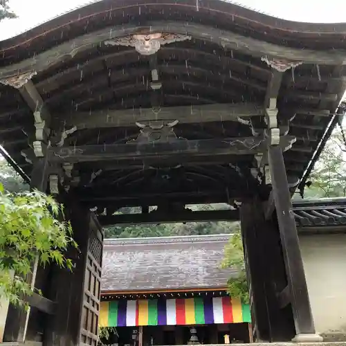 二尊院の山門・神門