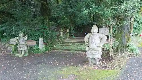 霧島岑神社の像