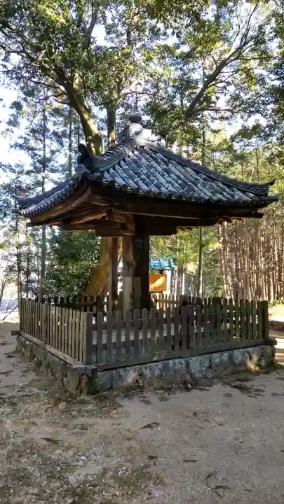 二上山傘堂の{uncategorized: "未分類", other: "その他", undefined: "問題あり", building: "その他建物", grave: "お墓", sacred_gate: "鳥居", guardian: "狛犬", statue: "像", buddha: "仏像", history: "歴史", nature: "自然", garden: "庭園", animal: "動物", pagoda: "塔", temizu: "手水舎", mountain_gate: "山門・神門", sanctuary: "本殿・本堂", subordinate: "末社・摂社", art: "芸術", scenery: "景色", jizo: "地蔵", ema: "絵馬", goshuin: "御朱印", omikuji: "おみくじ", items: "授与品その他", amulet: "お守り", goshuincho: "御朱印帳", eats: "食事", festival: "お祭り", votive_dance: "神楽", shichigosan: "七五三参", wedding: "結婚式", experience: "体験その他", initially: "初詣", around: "周辺", anti_infection: "感染症対策"}