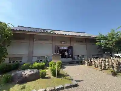 元興寺の{uncategorized: "未分類", other: "その他", undefined: "問題あり", building: "その他建物", grave: "お墓", sacred_gate: "鳥居", guardian: "狛犬", statue: "像", buddha: "仏像", history: "歴史", nature: "自然", garden: "庭園", animal: "動物", pagoda: "塔", temizu: "手水舎", mountain_gate: "山門・神門", sanctuary: "本殿・本堂", subordinate: "末社・摂社", art: "芸術", scenery: "景色", jizo: "地蔵", ema: "絵馬", goshuin: "御朱印", omikuji: "おみくじ", items: "授与品その他", amulet: "お守り", goshuincho: "御朱印帳", eats: "食事", festival: "お祭り", votive_dance: "神楽", shichigosan: "七五三参", wedding: "結婚式", experience: "体験その他", initially: "初詣", around: "周辺", anti_infection: "感染症対策"}