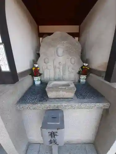 尊光寺の{uncategorized: "未分類", other: "その他", undefined: "問題あり", building: "その他建物", grave: "お墓", sacred_gate: "鳥居", guardian: "狛犬", statue: "像", buddha: "仏像", history: "歴史", nature: "自然", garden: "庭園", animal: "動物", pagoda: "塔", temizu: "手水舎", mountain_gate: "山門・神門", sanctuary: "本殿・本堂", subordinate: "末社・摂社", art: "芸術", scenery: "景色", jizo: "地蔵", ema: "絵馬", goshuin: "御朱印", omikuji: "おみくじ", items: "授与品その他", amulet: "お守り", goshuincho: "御朱印帳", eats: "食事", festival: "お祭り", votive_dance: "神楽", shichigosan: "七五三参", wedding: "結婚式", experience: "体験その他", initially: "初詣", around: "周辺", anti_infection: "感染症対策"}