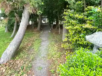 八柱神社 (上村)の{uncategorized: "未分類", other: "その他", undefined: "問題あり", building: "その他建物", grave: "お墓", sacred_gate: "鳥居", guardian: "狛犬", statue: "像", buddha: "仏像", history: "歴史", nature: "自然", garden: "庭園", animal: "動物", pagoda: "塔", temizu: "手水舎", mountain_gate: "山門・神門", sanctuary: "本殿・本堂", subordinate: "末社・摂社", art: "芸術", scenery: "景色", jizo: "地蔵", ema: "絵馬", goshuin: "御朱印", omikuji: "おみくじ", items: "授与品その他", amulet: "お守り", goshuincho: "御朱印帳", eats: "食事", festival: "お祭り", votive_dance: "神楽", shichigosan: "七五三参", wedding: "結婚式", experience: "体験その他", initially: "初詣", around: "周辺", anti_infection: "感染症対策"}