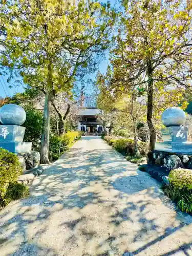 野坂寺の{uncategorized: "未分類", other: "その他", undefined: "問題あり", building: "その他建物", grave: "お墓", sacred_gate: "鳥居", guardian: "狛犬", statue: "像", buddha: "仏像", history: "歴史", nature: "自然", garden: "庭園", animal: "動物", pagoda: "塔", temizu: "手水舎", mountain_gate: "山門・神門", sanctuary: "本殿・本堂", subordinate: "末社・摂社", art: "芸術", scenery: "景色", jizo: "地蔵", ema: "絵馬", goshuin: "御朱印", omikuji: "おみくじ", items: "授与品その他", amulet: "お守り", goshuincho: "御朱印帳", eats: "食事", festival: "お祭り", votive_dance: "神楽", shichigosan: "七五三参", wedding: "結婚式", experience: "体験その他", initially: "初詣", around: "周辺", anti_infection: "感染症対策"}
