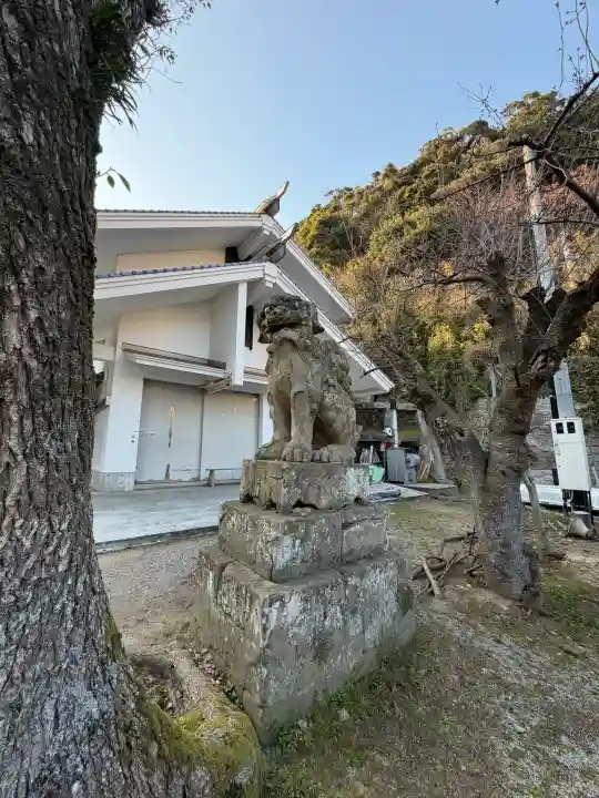 美保神社の{uncategorized: "未分類", other: "その他", undefined: "問題あり", building: "その他建物", grave: "お墓", sacred_gate: "鳥居", guardian: "狛犬", statue: "像", buddha: "仏像", history: "歴史", nature: "自然", garden: "庭園", animal: "動物", pagoda: "塔", temizu: "手水舎", mountain_gate: "山門・神門", sanctuary: "本殿・本堂", subordinate: "末社・摂社", art: "芸術", scenery: "景色", jizo: "地蔵", ema: "絵馬", goshuin: "御朱印", omikuji: "おみくじ", items: "授与品その他", amulet: "お守り", goshuincho: "御朱印帳", eats: "食事", festival: "お祭り", votive_dance: "神楽", shichigosan: "七五三参", wedding: "結婚式", experience: "体験その他", initially: "初詣", around: "周辺", anti_infection: "感染症対策"}