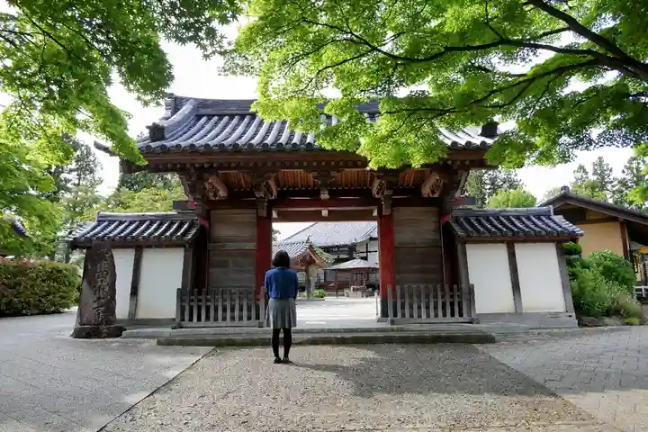 稱念寺の山門・神門