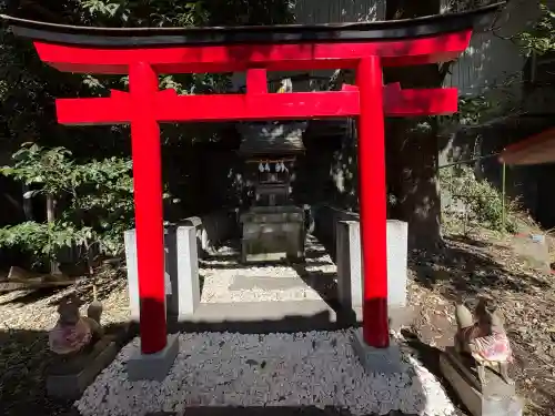 小梳神社の{uncategorized: "未分類", other: "その他", undefined: "問題あり", building: "その他建物", grave: "お墓", sacred_gate: "鳥居", guardian: "狛犬", statue: "像", buddha: "仏像", history: "歴史", nature: "自然", garden: "庭園", animal: "動物", pagoda: "塔", temizu: "手水舎", mountain_gate: "山門・神門", sanctuary: "本殿・本堂", subordinate: "末社・摂社", art: "芸術", scenery: "景色", jizo: "地蔵", ema: "絵馬", goshuin: "御朱印", omikuji: "おみくじ", items: "授与品その他", amulet: "お守り", goshuincho: "御朱印帳", eats: "食事", festival: "お祭り", votive_dance: "神楽", shichigosan: "七五三参", wedding: "結婚式", experience: "体験その他", initially: "初詣", around: "周辺", anti_infection: "感染症対策"}