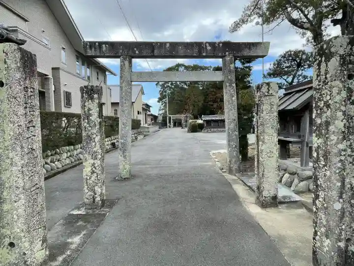 奈々美神社の{uncategorized: "未分類", other: "その他", undefined: "問題あり", building: "その他建物", grave: "お墓", sacred_gate: "鳥居", guardian: "狛犬", statue: "像", buddha: "仏像", history: "歴史", nature: "自然", garden: "庭園", animal: "動物", pagoda: "塔", temizu: "手水舎", mountain_gate: "山門・神門", sanctuary: "本殿・本堂", subordinate: "末社・摂社", art: "芸術", scenery: "景色", jizo: "地蔵", ema: "絵馬", goshuin: "御朱印", omikuji: "おみくじ", items: "授与品その他", amulet: "お守り", goshuincho: "御朱印帳", eats: "食事", festival: "お祭り", votive_dance: "神楽", shichigosan: "七五三参", wedding: "結婚式", experience: "体験その他", initially: "初詣", around: "周辺", anti_infection: "感染症対策"}