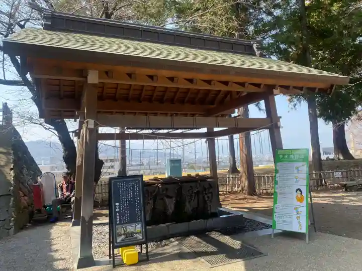 眞田神社の{uncategorized: "未分類", other: "その他", undefined: "問題あり", building: "その他建物", grave: "お墓", sacred_gate: "鳥居", guardian: "狛犬", statue: "像", buddha: "仏像", history: "歴史", nature: "自然", garden: "庭園", animal: "動物", pagoda: "塔", temizu: "手水舎", mountain_gate: "山門・神門", sanctuary: "本殿・本堂", subordinate: "末社・摂社", art: "芸術", scenery: "景色", jizo: "地蔵", ema: "絵馬", goshuin: "御朱印", omikuji: "おみくじ", items: "授与品その他", amulet: "お守り", goshuincho: "御朱印帳", eats: "食事", festival: "お祭り", votive_dance: "神楽", shichigosan: "七五三参", wedding: "結婚式", experience: "体験その他", initially: "初詣", around: "周辺", anti_infection: "感染症対策"}