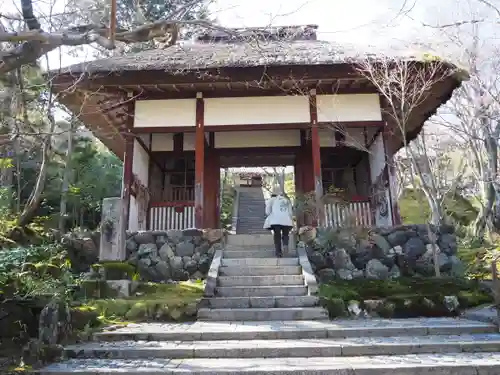 常寂光寺の山門・神門
