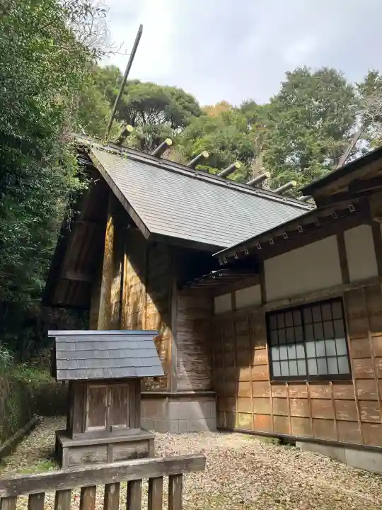 高家神社の{uncategorized: "未分類", other: "その他", undefined: "問題あり", building: "その他建物", grave: "お墓", sacred_gate: "鳥居", guardian: "狛犬", statue: "像", buddha: "仏像", history: "歴史", nature: "自然", garden: "庭園", animal: "動物", pagoda: "塔", temizu: "手水舎", mountain_gate: "山門・神門", sanctuary: "本殿・本堂", subordinate: "末社・摂社", art: "芸術", scenery: "景色", jizo: "地蔵", ema: "絵馬", goshuin: "御朱印", omikuji: "おみくじ", items: "授与品その他", amulet: "お守り", goshuincho: "御朱印帳", eats: "食事", festival: "お祭り", votive_dance: "神楽", shichigosan: "七五三参", wedding: "結婚式", experience: "体験その他", initially: "初詣", around: "周辺", anti_infection: "感染症対策"}