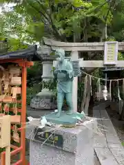 萱野神社の像