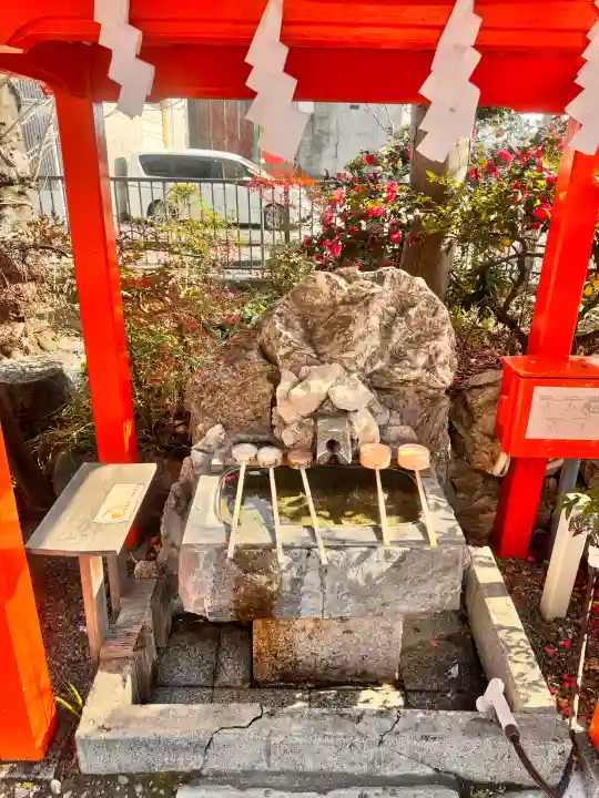 土佐稲荷神社の{uncategorized: "未分類", other: "その他", undefined: "問題あり", building: "その他建物", grave: "お墓", sacred_gate: "鳥居", guardian: "狛犬", statue: "像", buddha: "仏像", history: "歴史", nature: "自然", garden: "庭園", animal: "動物", pagoda: "塔", temizu: "手水舎", mountain_gate: "山門・神門", sanctuary: "本殿・本堂", subordinate: "末社・摂社", art: "芸術", scenery: "景色", jizo: "地蔵", ema: "絵馬", goshuin: "御朱印", omikuji: "おみくじ", items: "授与品その他", amulet: "お守り", goshuincho: "御朱印帳", eats: "食事", festival: "お祭り", votive_dance: "神楽", shichigosan: "七五三参", wedding: "結婚式", experience: "体験その他", initially: "初詣", around: "周辺", anti_infection: "感染症対策"}