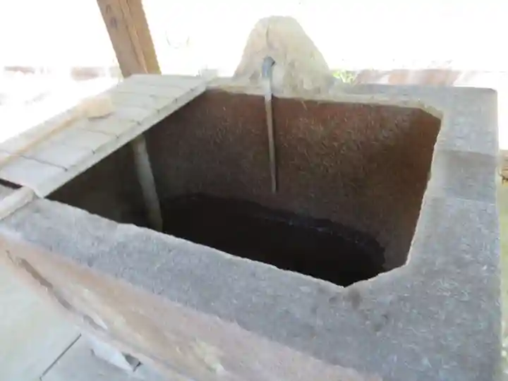 巨摩八幡宮の手水舎