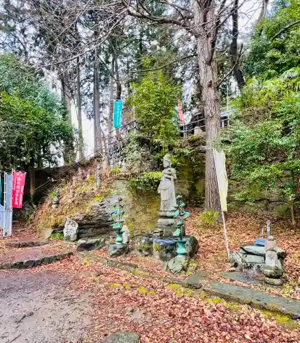 真福寺の{uncategorized: "未分類", other: "その他", undefined: "問題あり", building: "その他建物", grave: "お墓", sacred_gate: "鳥居", guardian: "狛犬", statue: "像", buddha: "仏像", history: "歴史", nature: "自然", garden: "庭園", animal: "動物", pagoda: "塔", temizu: "手水舎", mountain_gate: "山門・神門", sanctuary: "本殿・本堂", subordinate: "末社・摂社", art: "芸術", scenery: "景色", jizo: "地蔵", ema: "絵馬", goshuin: "御朱印", omikuji: "おみくじ", items: "授与品その他", amulet: "お守り", goshuincho: "御朱印帳", eats: "食事", festival: "お祭り", votive_dance: "神楽", shichigosan: "七五三参", wedding: "結婚式", experience: "体験その他", initially: "初詣", around: "周辺", anti_infection: "感染症対策"}