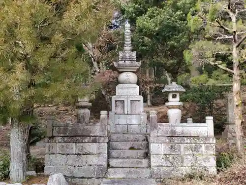 石峯寺の塔