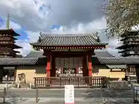薬師寺の山門・神門