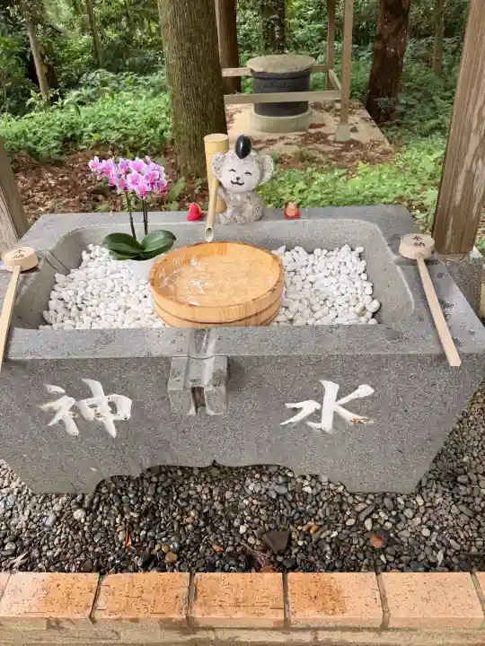 日吉神社の{uncategorized: "未分類", other: "その他", undefined: "問題あり", building: "その他建物", grave: "お墓", sacred_gate: "鳥居", guardian: "狛犬", statue: "像", buddha: "仏像", history: "歴史", nature: "自然", garden: "庭園", animal: "動物", pagoda: "塔", temizu: "手水舎", mountain_gate: "山門・神門", sanctuary: "本殿・本堂", subordinate: "末社・摂社", art: "芸術", scenery: "景色", jizo: "地蔵", ema: "絵馬", goshuin: "御朱印", omikuji: "おみくじ", items: "授与品その他", amulet: "お守り", goshuincho: "御朱印帳", eats: "食事", festival: "お祭り", votive_dance: "神楽", shichigosan: "七五三参", wedding: "結婚式", experience: "体験その他", initially: "初詣", around: "周辺", anti_infection: "感染症対策"}