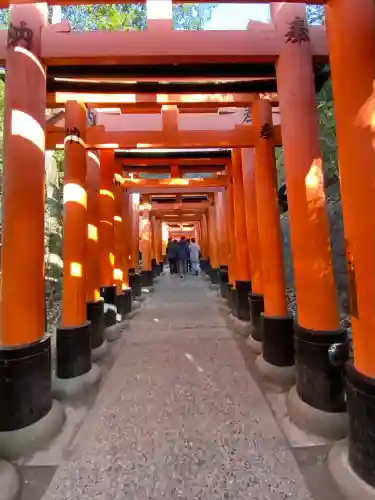 伏見稲荷大社の{uncategorized: "未分類", other: "その他", undefined: "問題あり", building: "その他建物", grave: "お墓", sacred_gate: "鳥居", guardian: "狛犬", statue: "像", buddha: "仏像", history: "歴史", nature: "自然", garden: "庭園", animal: "動物", pagoda: "塔", temizu: "手水舎", mountain_gate: "山門・神門", sanctuary: "本殿・本堂", subordinate: "末社・摂社", art: "芸術", scenery: "景色", jizo: "地蔵", ema: "絵馬", goshuin: "御朱印", omikuji: "おみくじ", items: "授与品その他", amulet: "お守り", goshuincho: "御朱印帳", eats: "食事", festival: "お祭り", votive_dance: "神楽", shichigosan: "七五三参", wedding: "結婚式", experience: "体験その他", initially: "初詣", around: "周辺", anti_infection: "感染症対策"}