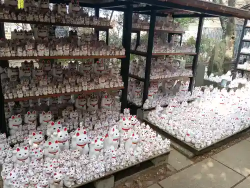 豪徳寺の{uncategorized: "未分類", other: "その他", undefined: "問題あり", building: "その他建物", grave: "お墓", sacred_gate: "鳥居", guardian: "狛犬", statue: "像", buddha: "仏像", history: "歴史", nature: "自然", garden: "庭園", animal: "動物", pagoda: "塔", temizu: "手水舎", mountain_gate: "山門・神門", sanctuary: "本殿・本堂", subordinate: "末社・摂社", art: "芸術", scenery: "景色", jizo: "地蔵", ema: "絵馬", goshuin: "御朱印", omikuji: "おみくじ", items: "授与品その他", amulet: "お守り", goshuincho: "御朱印帳", eats: "食事", festival: "お祭り", votive_dance: "神楽", shichigosan: "七五三参", wedding: "結婚式", experience: "体験その他", initially: "初詣", around: "周辺", anti_infection: "感染症対策"}