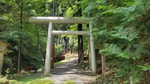 大嶽山那賀都神社の鳥居