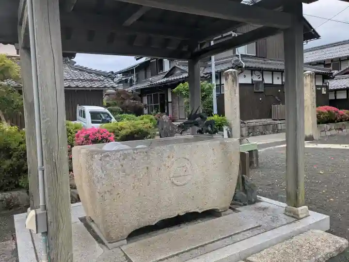 龍本寺の{uncategorized: "未分類", other: "その他", undefined: "問題あり", building: "その他建物", grave: "お墓", sacred_gate: "鳥居", guardian: "狛犬", statue: "像", buddha: "仏像", history: "歴史", nature: "自然", garden: "庭園", animal: "動物", pagoda: "塔", temizu: "手水舎", mountain_gate: "山門・神門", sanctuary: "本殿・本堂", subordinate: "末社・摂社", art: "芸術", scenery: "景色", jizo: "地蔵", ema: "絵馬", goshuin: "御朱印", omikuji: "おみくじ", items: "授与品その他", amulet: "お守り", goshuincho: "御朱印帳", eats: "食事", festival: "お祭り", votive_dance: "神楽", shichigosan: "七五三参", wedding: "結婚式", experience: "体験その他", initially: "初詣", around: "周辺", anti_infection: "感染症対策"}