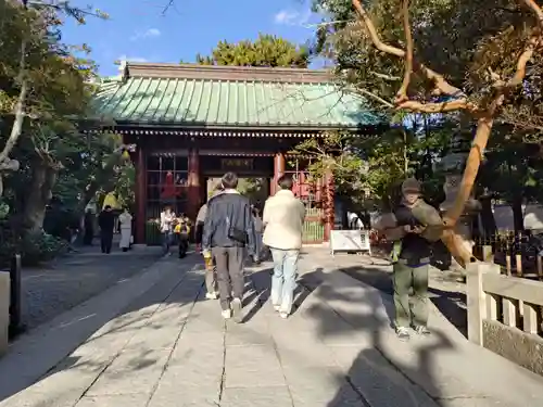 高徳院の山門・神門