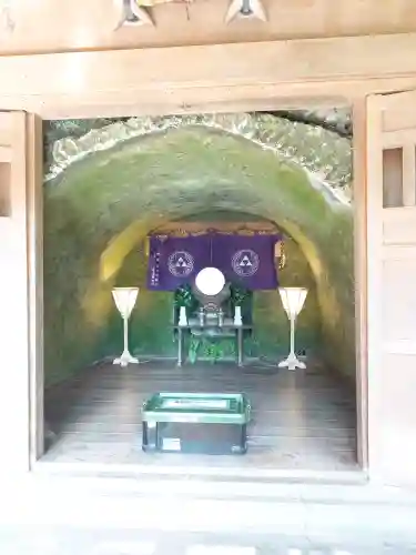 銭洗弁財天宇賀福神社の{uncategorized: "未分類", other: "その他", undefined: "問題あり", building: "その他建物", grave: "お墓", sacred_gate: "鳥居", guardian: "狛犬", statue: "像", buddha: "仏像", history: "歴史", nature: "自然", garden: "庭園", animal: "動物", pagoda: "塔", temizu: "手水舎", mountain_gate: "山門・神門", sanctuary: "本殿・本堂", subordinate: "末社・摂社", art: "芸術", scenery: "景色", jizo: "地蔵", ema: "絵馬", goshuin: "御朱印", omikuji: "おみくじ", items: "授与品その他", amulet: "お守り", goshuincho: "御朱印帳", eats: "食事", festival: "お祭り", votive_dance: "神楽", shichigosan: "七五三参", wedding: "結婚式", experience: "体験その他", initially: "初詣", around: "周辺", anti_infection: "感染症対策"}