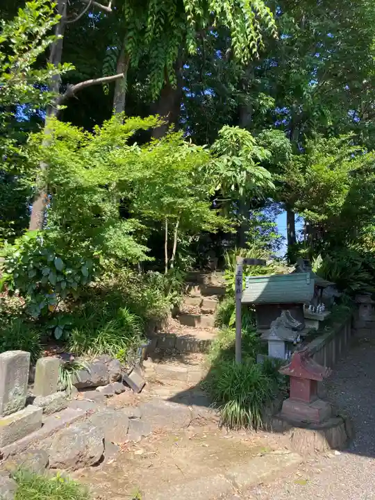 尾曳稲荷神社の庭園