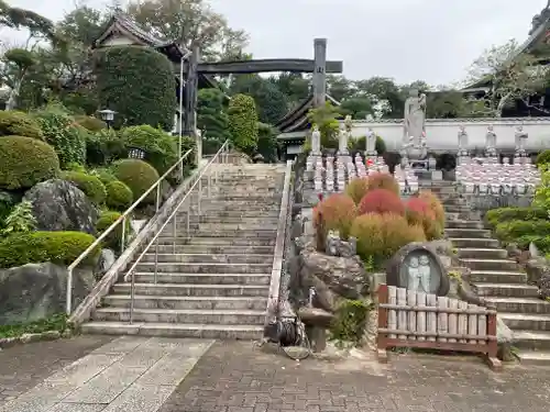 西光寺の山門