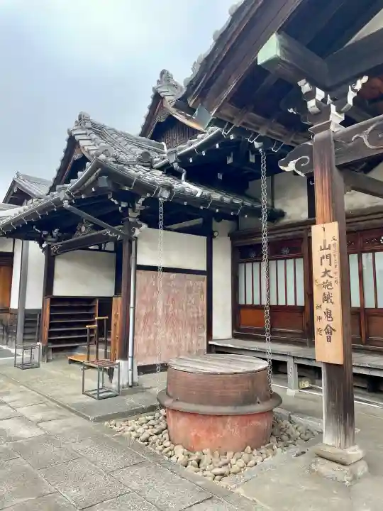 頤神襌院の{uncategorized: "未分類", other: "その他", undefined: "問題あり", building: "その他建物", grave: "お墓", sacred_gate: "鳥居", guardian: "狛犬", statue: "像", buddha: "仏像", history: "歴史", nature: "自然", garden: "庭園", animal: "動物", pagoda: "塔", temizu: "手水舎", mountain_gate: "山門・神門", sanctuary: "本殿・本堂", subordinate: "末社・摂社", art: "芸術", scenery: "景色", jizo: "地蔵", ema: "絵馬", goshuin: "御朱印", omikuji: "おみくじ", items: "授与品その他", amulet: "お守り", goshuincho: "御朱印帳", eats: "食事", festival: "お祭り", votive_dance: "神楽", shichigosan: "七五三参", wedding: "結婚式", experience: "体験その他", initially: "初詣", around: "周辺", anti_infection: "感染症対策"}