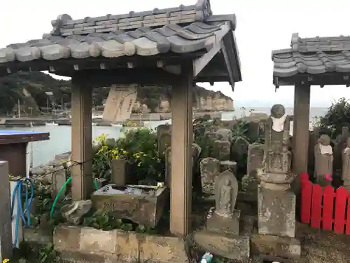 岩船地蔵尊の手水舎