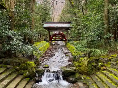 彌彦神社の庭園