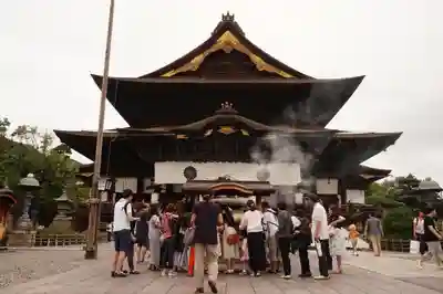 善光寺の本殿・本堂