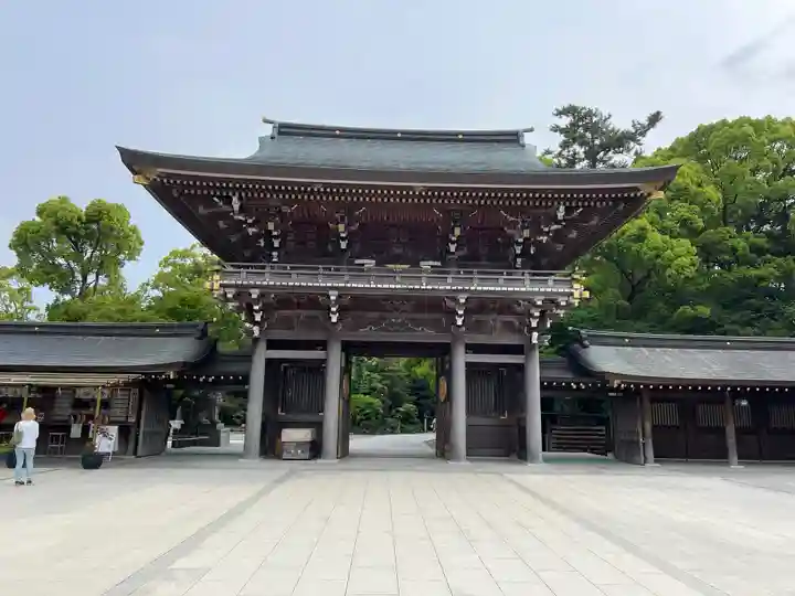 寒川神社の山門・神門