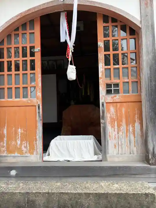 震災観音堂の{uncategorized: "未分類", other: "その他", undefined: "問題あり", building: "その他建物", grave: "お墓", sacred_gate: "鳥居", guardian: "狛犬", statue: "像", buddha: "仏像", history: "歴史", nature: "自然", garden: "庭園", animal: "動物", pagoda: "塔", temizu: "手水舎", mountain_gate: "山門・神門", sanctuary: "本殿・本堂", subordinate: "末社・摂社", art: "芸術", scenery: "景色", jizo: "地蔵", ema: "絵馬", goshuin: "御朱印", omikuji: "おみくじ", items: "授与品その他", amulet: "お守り", goshuincho: "御朱印帳", eats: "食事", festival: "お祭り", votive_dance: "神楽", shichigosan: "七五三参", wedding: "結婚式", experience: "体験その他", initially: "初詣", around: "周辺", anti_infection: "感染症対策"}