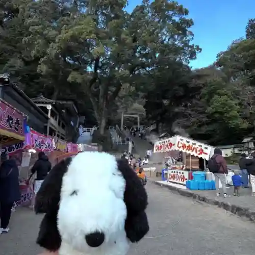 多度大社の{uncategorized: "未分類", other: "その他", undefined: "問題あり", building: "その他建物", grave: "お墓", sacred_gate: "鳥居", guardian: "狛犬", statue: "像", buddha: "仏像", history: "歴史", nature: "自然", garden: "庭園", animal: "動物", pagoda: "塔", temizu: "手水舎", mountain_gate: "山門・神門", sanctuary: "本殿・本堂", subordinate: "末社・摂社", art: "芸術", scenery: "景色", jizo: "地蔵", ema: "絵馬", goshuin: "御朱印", omikuji: "おみくじ", items: "授与品その他", amulet: "お守り", goshuincho: "御朱印帳", eats: "食事", festival: "お祭り", votive_dance: "神楽", shichigosan: "七五三参", wedding: "結婚式", experience: "体験その他", initially: "初詣", around: "周辺", anti_infection: "感染症対策"}