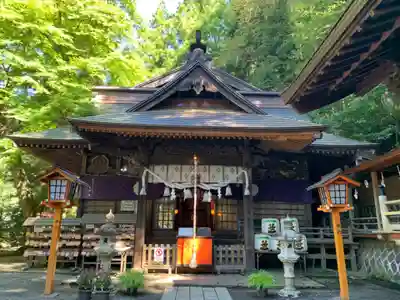 新倉富士浅間神社の本殿・本堂