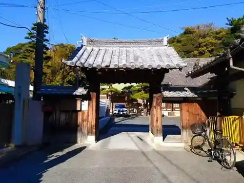 頭護山 如意寺の山門