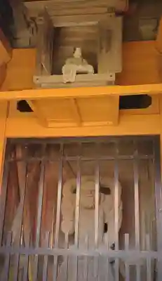 榎原神社の像