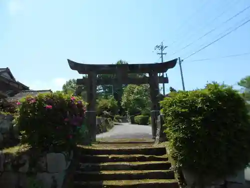 石尾白山姫神社の鳥居