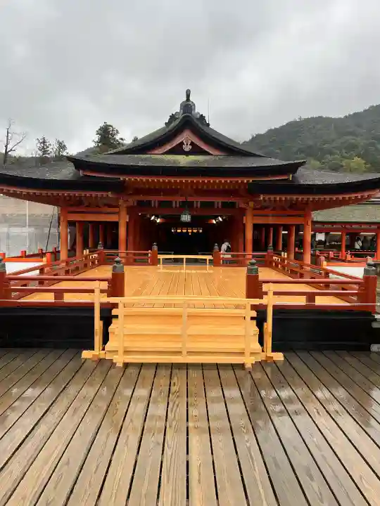 厳島神社の{uncategorized: "未分類", other: "その他", undefined: "問題あり", building: "その他建物", grave: "お墓", sacred_gate: "鳥居", guardian: "狛犬", statue: "像", buddha: "仏像", history: "歴史", nature: "自然", garden: "庭園", animal: "動物", pagoda: "塔", temizu: "手水舎", mountain_gate: "山門・神門", sanctuary: "本殿・本堂", subordinate: "末社・摂社", art: "芸術", scenery: "景色", jizo: "地蔵", ema: "絵馬", goshuin: "御朱印", omikuji: "おみくじ", items: "授与品その他", amulet: "お守り", goshuincho: "御朱印帳", eats: "食事", festival: "お祭り", votive_dance: "神楽", shichigosan: "七五三参", wedding: "結婚式", experience: "体験その他", initially: "初詣", around: "周辺", anti_infection: "感染症対策"}